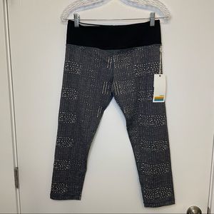 Vuori | NEW! Cropped Workout Leggings ; Black ; L